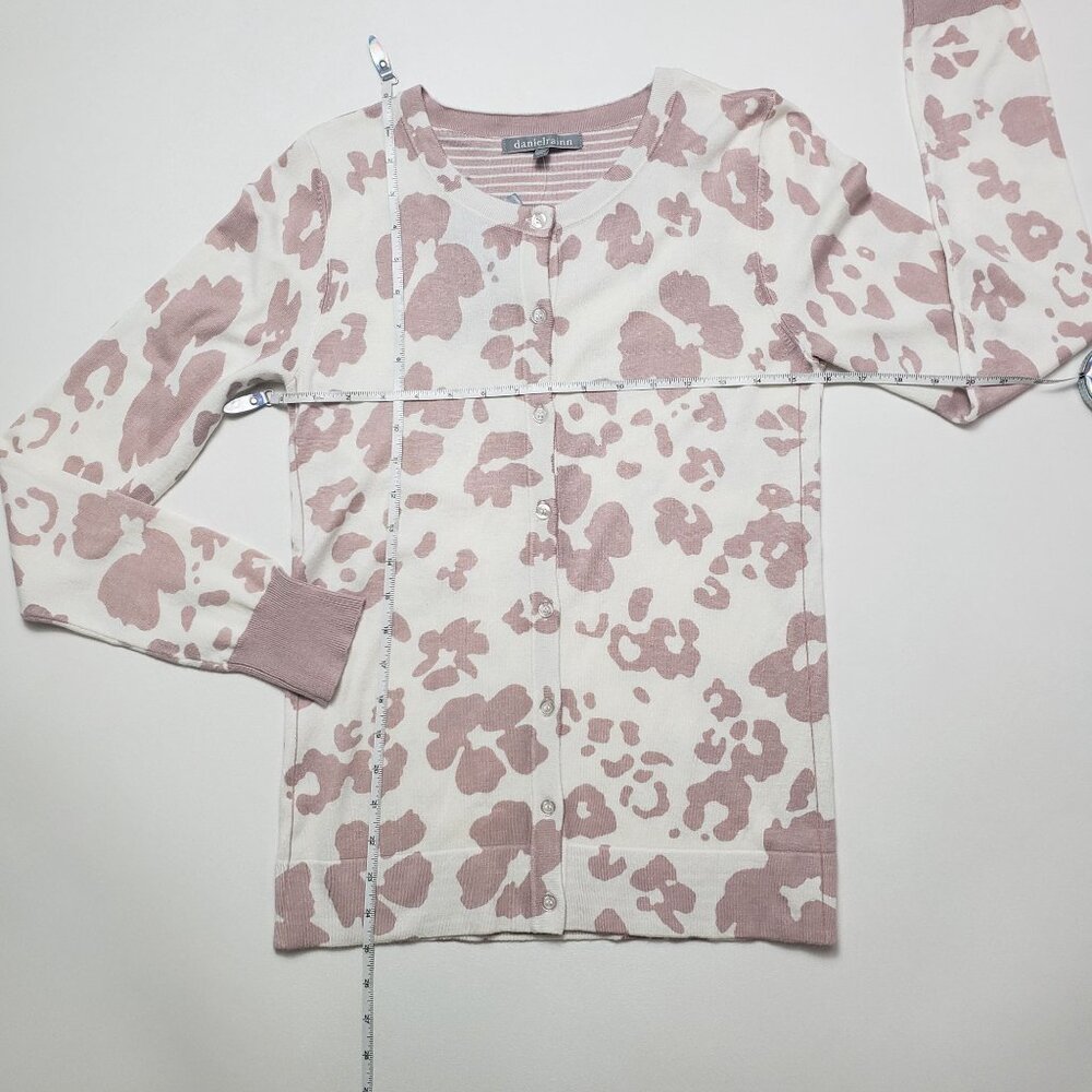 Daniel Rainn Cardigan Sweater Women Small Light Mauve White Abstract Flower Chic - Picture 6 of 16